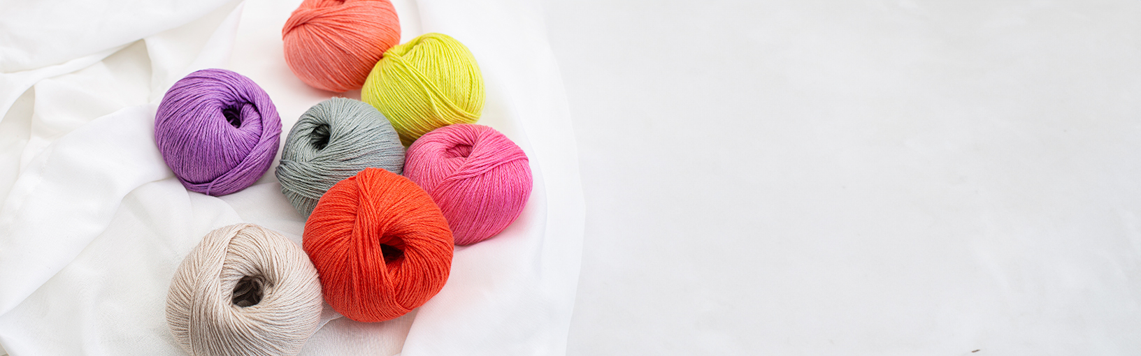 INNOVATIIVINEN, ERGONOMINEN – KORKEINTA LAATUA Lana Grossa -neulepuikot ja koukut | Pyöröpuikot | Design-puu Multicolor