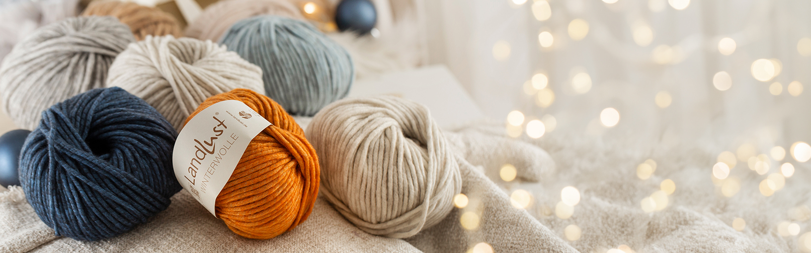 KORKEAA LAATUA & LUOVAA NEULEMUOTIA Mallipaketit<br>Naiset | Käsineet & Rannekkeet